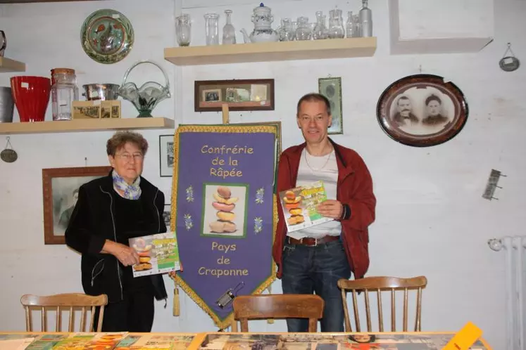 La présentation de la fête a eu lieu dans le nouveau bar-brocante
de Craponne le «Crapaud Exquis» le 17 octobre dernier.
