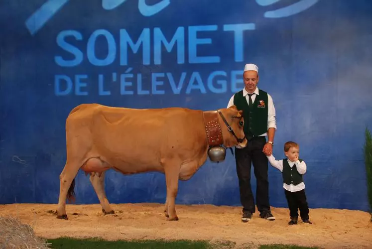 Impératrice du Gaec Quayrel-Sabatier, championne jeune.