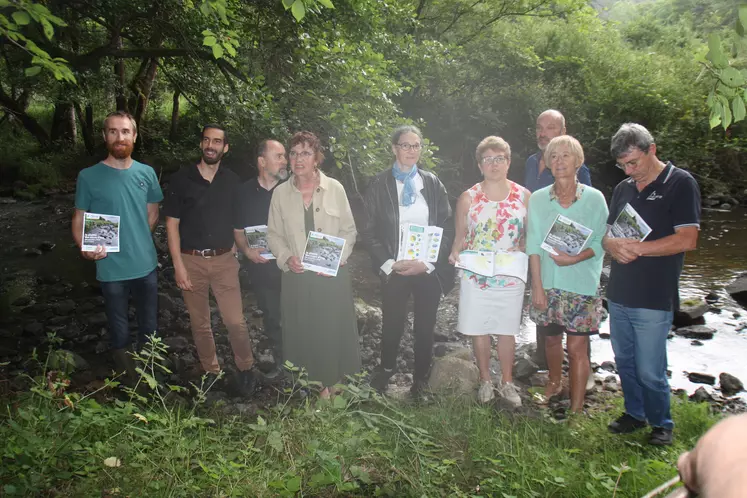 Les résultats du réseau départemental de suivi de la qualité des cours d'eau pour l'année 2022 ont été présentés sur les rives de la Borne à hauteur de St Paulien.