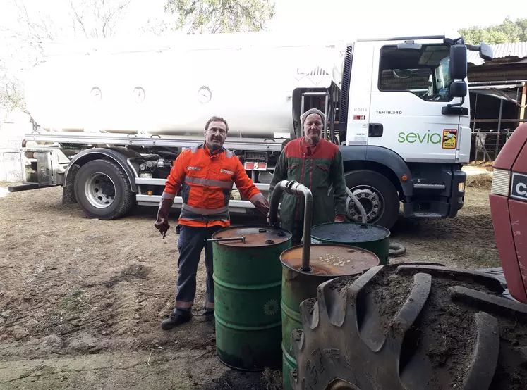 4 000 L d'huiles usagées ont été collectées le 8 février à Rosières sur le Gaec des Artisous.