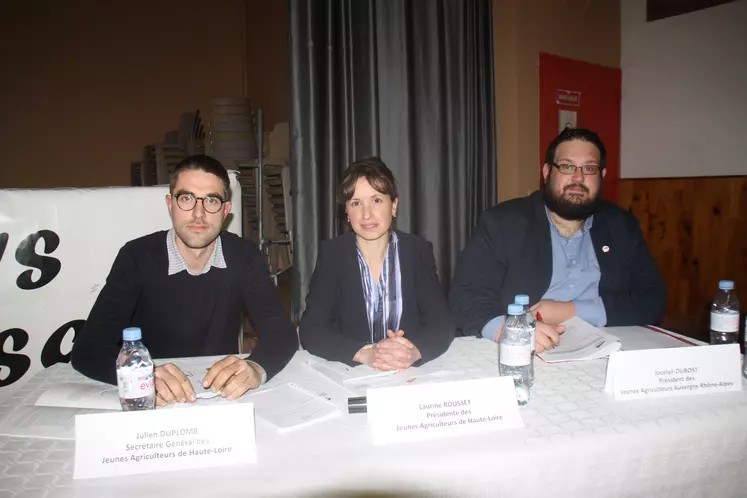 Julien Duplomb, Laurine Rousset et Jocelyn Dubost à la tribune.