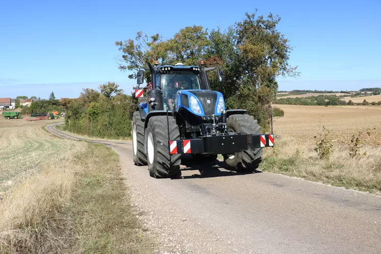 Tracteur sur la route