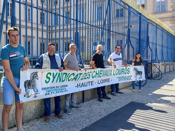 Des éleveurs de chevaux lourds ont rencontré le Préfet de Haute-Loire pour qu'il fasse remonter leurs  revendications auprès du Ministère.