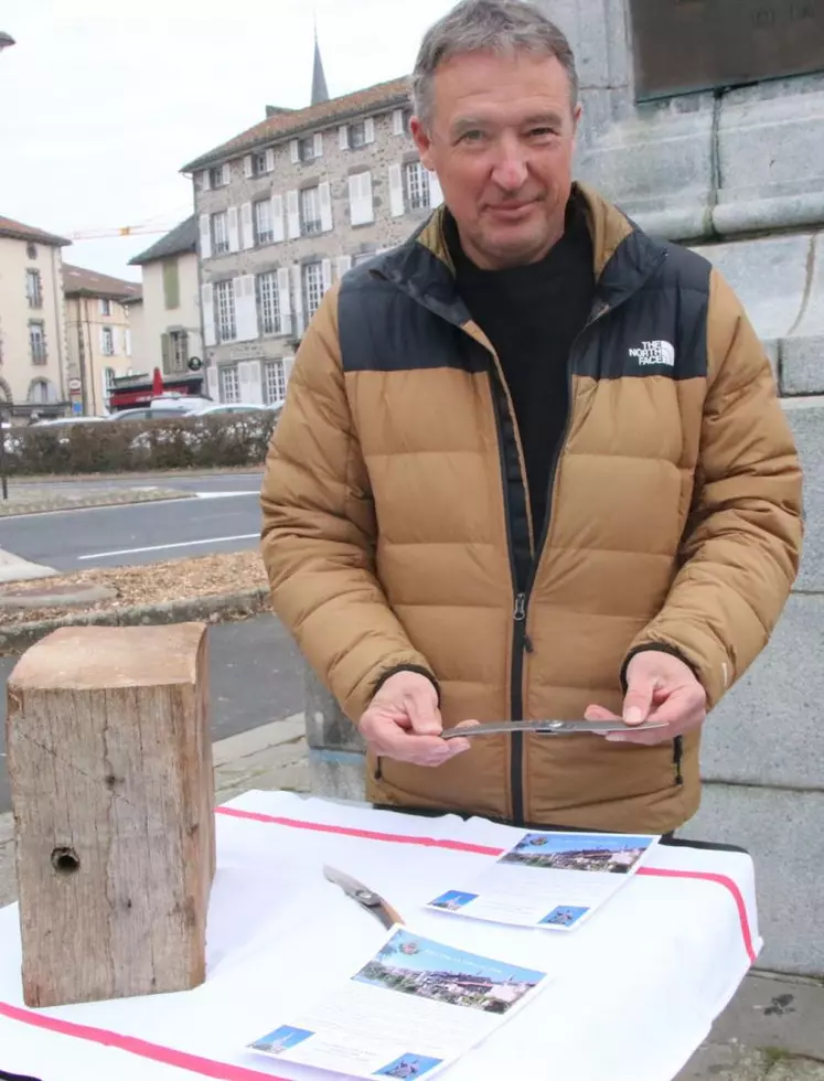 Après le Centenaire, le Saint Géraud, le Marathon et l'Orgue, Gérard Destannes, artisan coutelier de la cité géraldienne, présente le Coq aurillacois, avec le soutien de la municipalité.