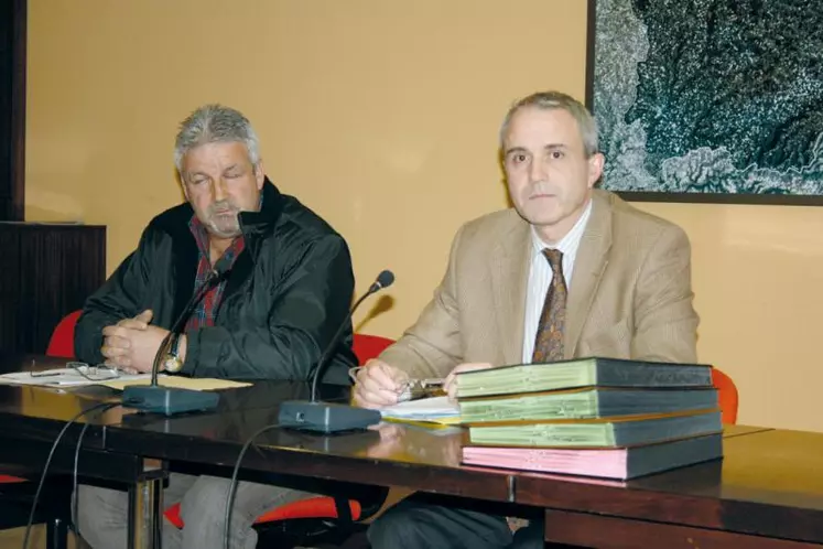 Alain Vernet, président de la FFB section Cantal, et Paul Mourier, préfet du Cantal, se mobilisent contre les vols.