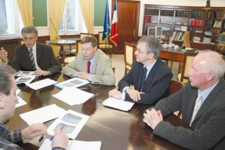 Les opérations d’aménagement de la RN 122 envisagées dans les deux APSI et leur coût estimatif (en millions d’euros).