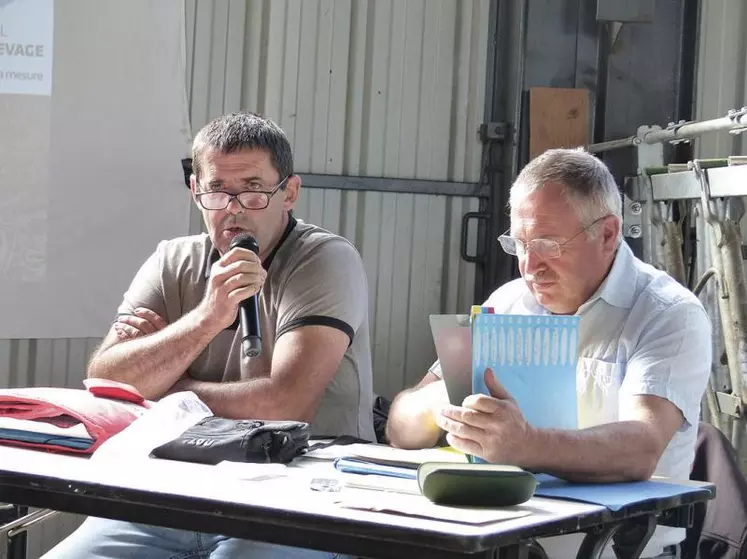 Les éleveurs montbéliard adhérents au syndicat se sont réunis chez David Besseyre à Apchon. Malgré les difficultés conjoncturelles, la participation aux concours reste bonne avec des animaux de qualité.