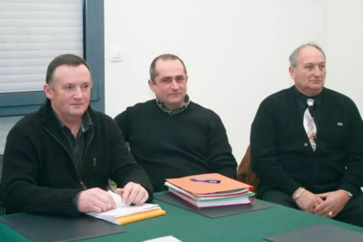 Les présidents des syndicats du Cantal, du Puy-de-Dôme et de l’Allier côte-à-côte à Lafeuillade.