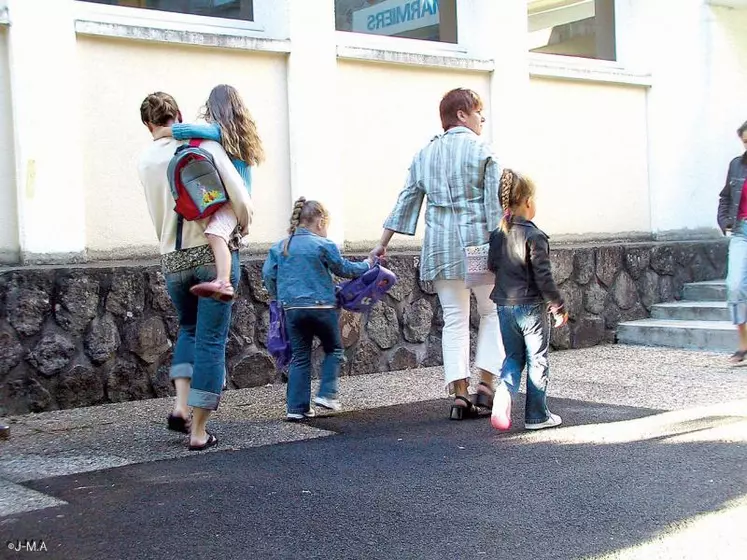 Malgré la probable stabilité des effectifs des élèves du primaire, l’encadrement scolaire sera revu à la baisse en 2012.