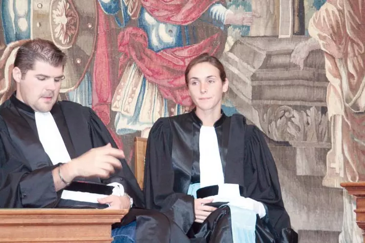 Elen Etien, nouvelle substitut du procureur de la République, attentive à l’exposé du procureur Violet et du président Vanzo.
