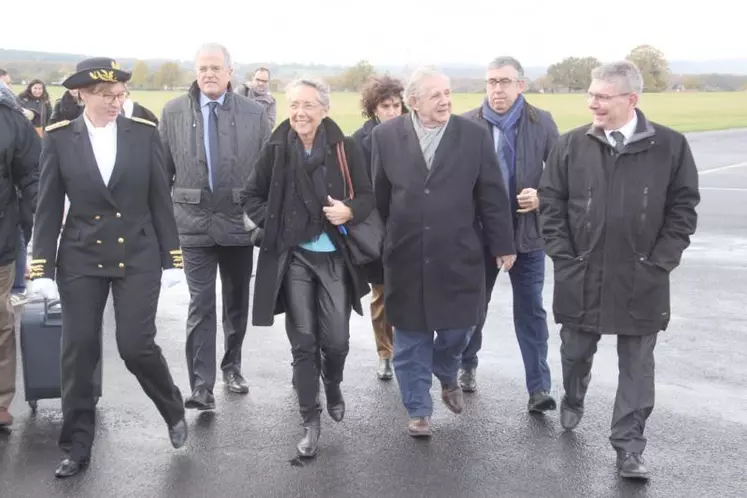 Élisabeth Borne, ministre des Transports, a été accueillie, notamment, par Jacques Mézard, ministre de la Cohésion des territoires.