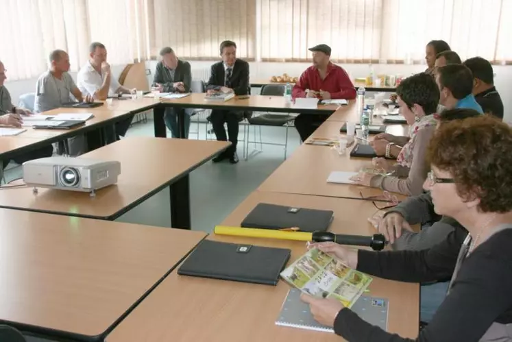 En France durant dix jours, Jérôme Huet, président du GDS de la Réunion, et sa délégation ont rendu visite à leurs homologues de Métropole. Au-delà du Cantal, sont allés aussi dans le Puy-de-Dôme, la Nièvre, la Vienne, le Finistère...