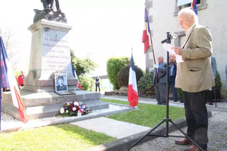 Jean-Louis Schaff rendant hommage au gendarme Louis-Antoine Fau.