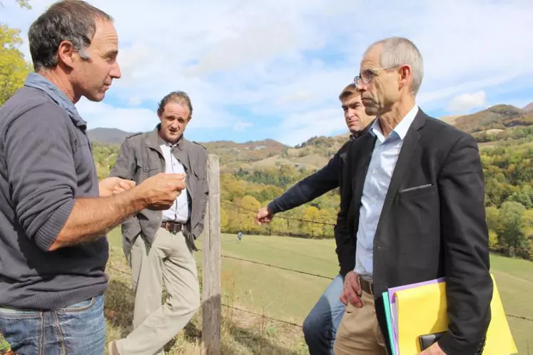Joël Limouzin est venu échanger avec les éleveurs cantaliens sur des solutions à court et moyen termes.