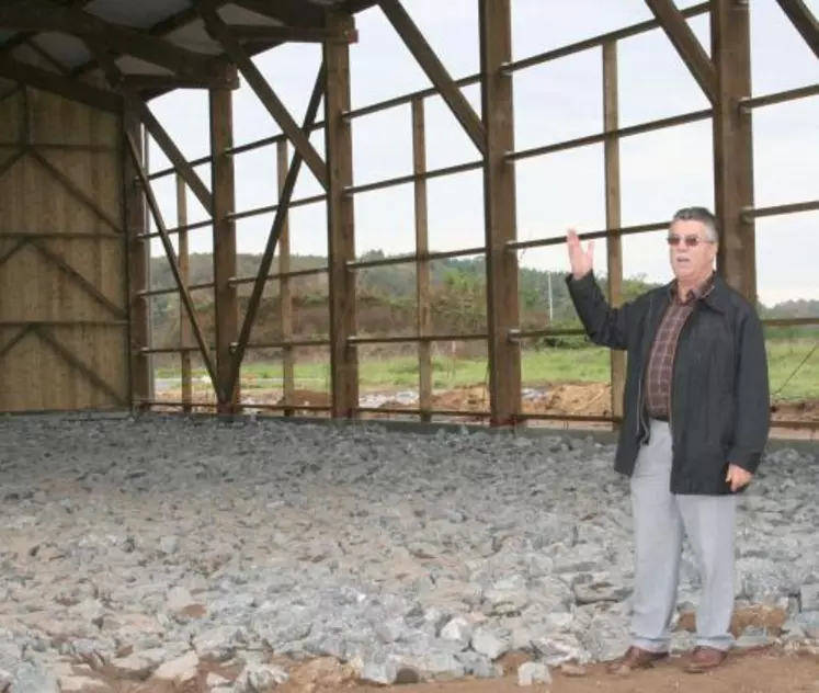 Christian Montin, président de la Communauté de communes Cère et Rance en Châtaigneraie, présente les futurs aménagements de la zone d’activité de l’Estancade sur la commune de Cayrols.