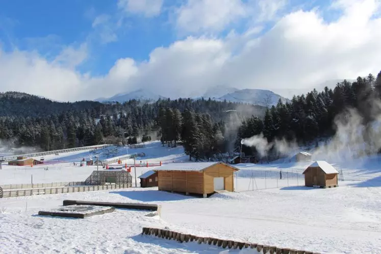 Si les gens ont toujours pu skier cet hiver, selon le directeur de la SAEM Super-Lioran développement, la station a dû réagir rapidement pour élargir son offre d’animations et de loisirs afin de satisfaire sa clientèle majoritairement familiale.