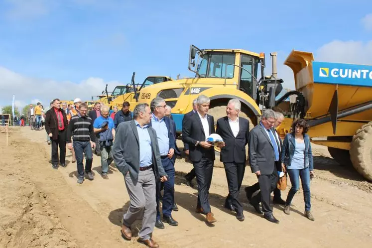 Visite du chantier en présence des élus.