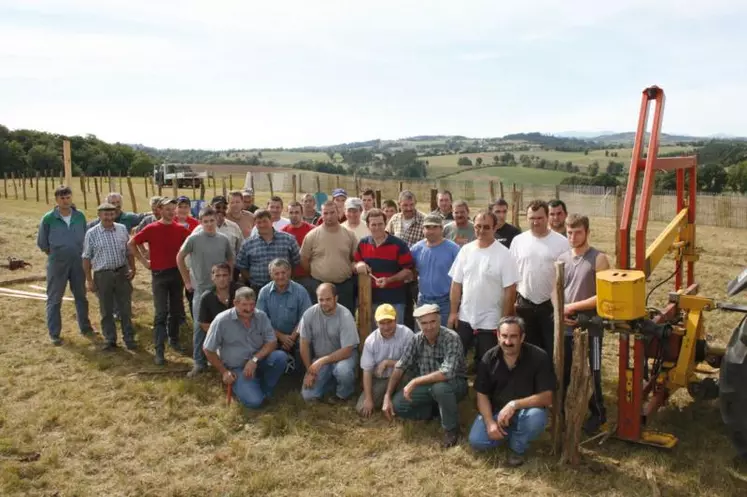 Les bénévoles étaient une quarantaine pour construire le foirail.