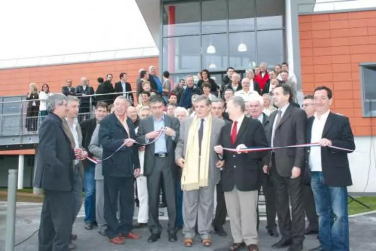 De nombreux élus, de la Caba, mais aussi de bien au-delà, ont assisté à l'inauguration officielle du Centre aquatique.