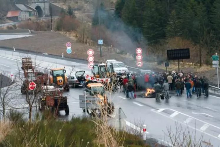 Tunnel fermé : pas de problème logistique cette fois, mais le ras-le-bol des éleveurs.