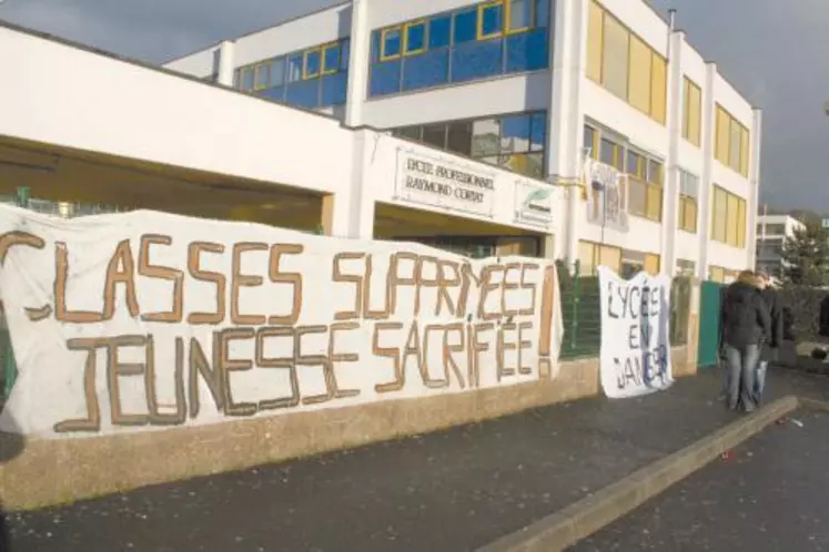 La semaine dernière, des enseignants étaient en grève et des premières manifestations avaient lieu, qui en appelaient d'autres.