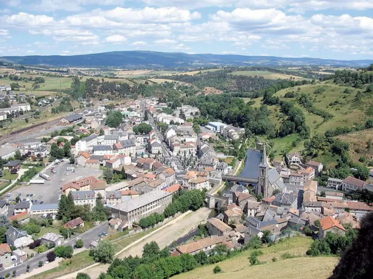 L’enjeu du territoire du pays sanflorain : compenser l’érosion des emplois agricoles.