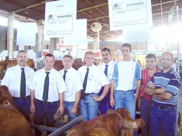 Les éleveurs du Cantal à Limoges (absents sur la photo : le Gaec Lavigne, le Gaec Souvignet et Bernard Mirmont).