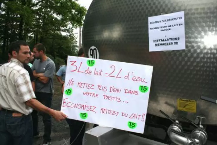 Les Jeunes agriculteurs sont venus des quatre coins du département pour conduire une première action symbolique.