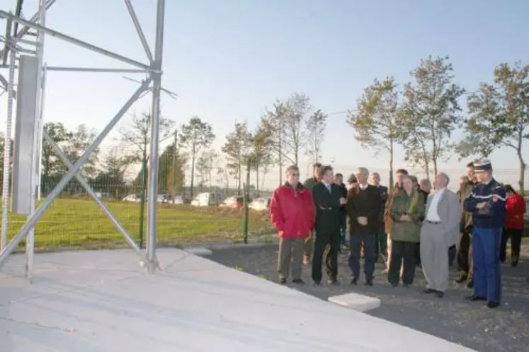 La couverture des communes rurales du Cantal a été rendue possible grâce à un partenariat entre le Conseil général et les opérateurs de téléphonie mobile.