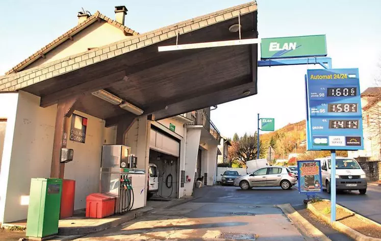 La station de Saint-Martin-Valmeroux a pu être sauvée en 2009 grâce à l’engagement financier de la mairie en place.