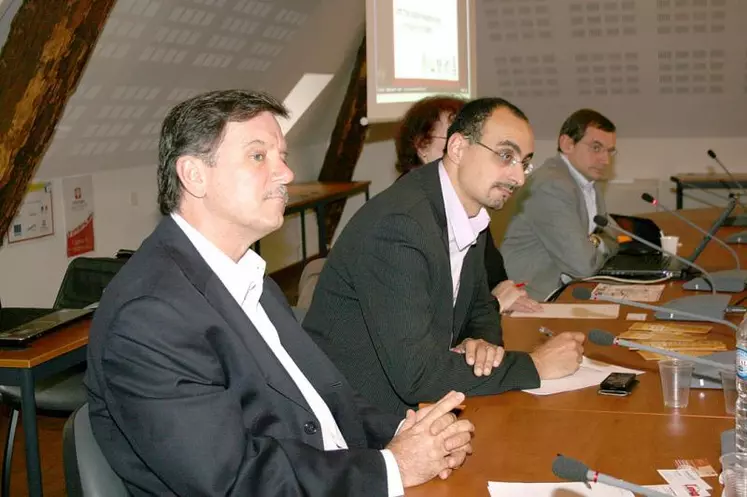 Les débats avec des témoignages apportés entre autres, par Bruno Bichara (second à gauche de la photo) et Daniel Kiernan, à sa droite.