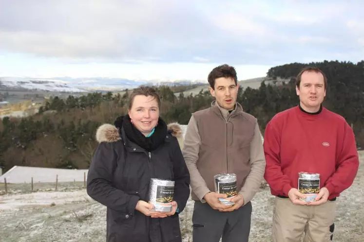 Les associés porteurs de cette fourme que l'on peut acheter sur place, mais aussi dans plusieurs crèmeries et grandes surfaces.