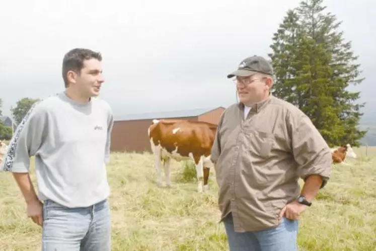 Damien Mazeyrat et Patrick Pomel sur les hauteurs de Chanterelle, à 1 050 mètres.