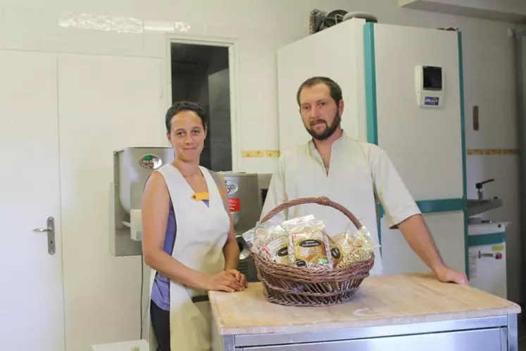 Boulangers, et désormais artisans pastiers, Sylvestre et Aurélie Menuel combinent les deux activités avant de s’investir uniquement sur la fabrication des pâtes bio.