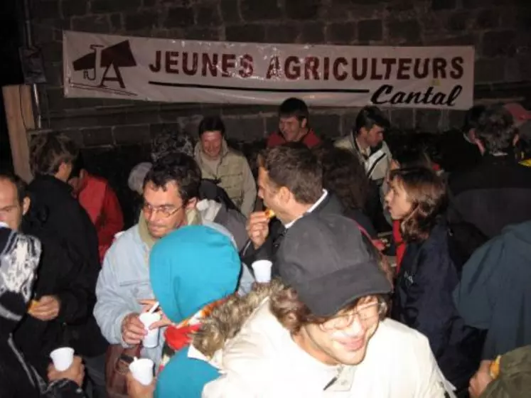 Toujours le sourire aux lèvres, les JA ont offert le café et les croissants, dès 4 heures du matin, aux festivaliers noctambules.