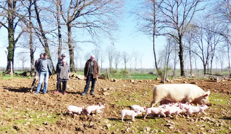 Le 27 mars, la section porcine de la FDSEA du Cantal a voulu mettre en avant les perspectives qu’offre la filière en prenant pour support le Gaec des Menhirs d’Albos.