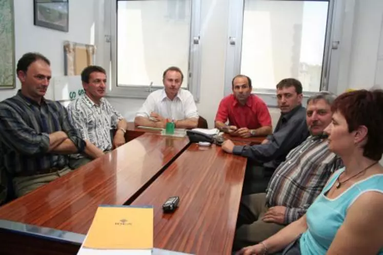 Les responsables de la Coopérative fromagère de Planèze ont été reçus par la FDSEA et obtenu son soutien.