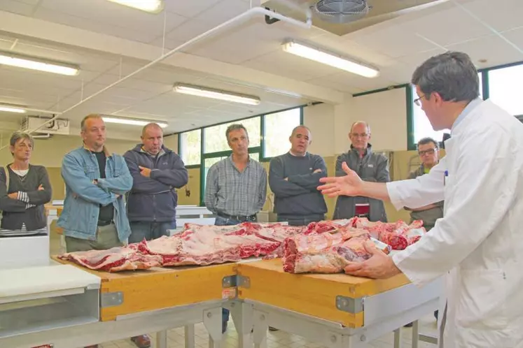 Des démonstrations réalisées par Paul Tribot Laspière, à l’attention des responsables des cuisines de collèges.