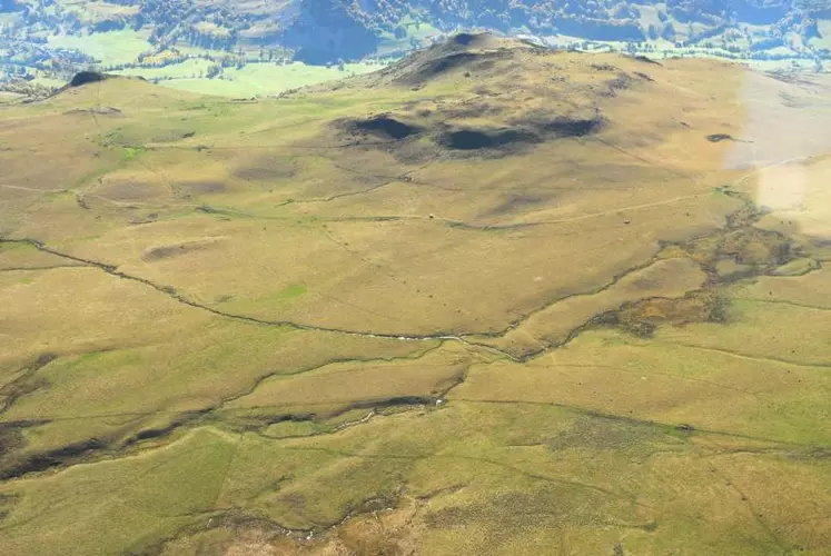 Le plateau du Limon, une planèze de près de 5 100 ha entre 1 200 et 1 620 m d'altitude.