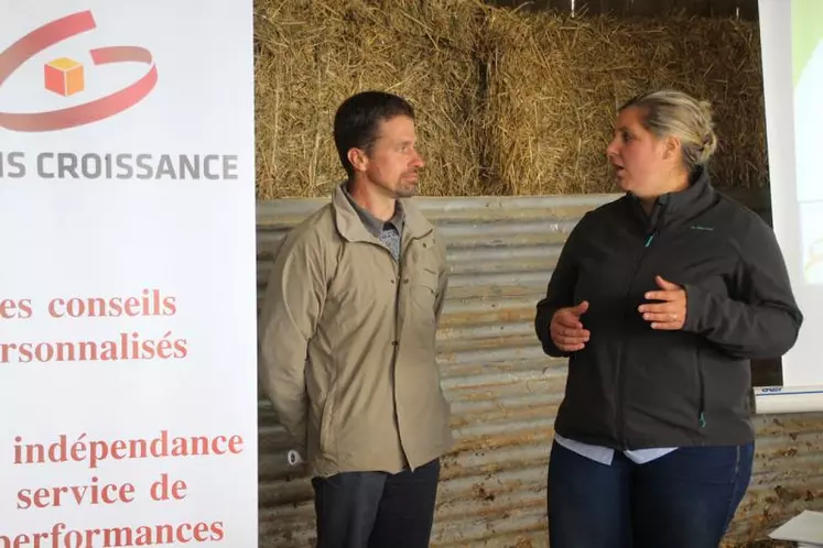 Éleveur et technicien(ne) présentent des pistes de développement (ici Jean-Gabriel Cazes et Elsa Pic).