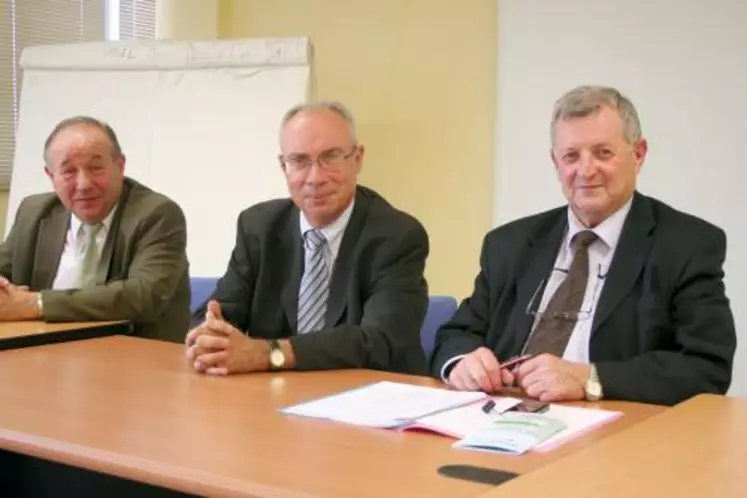 Robert Caldayroux , vice-président, M. Picard, directeur général et Albert Chandon, président, ont expliqué les motivations de la fusion.