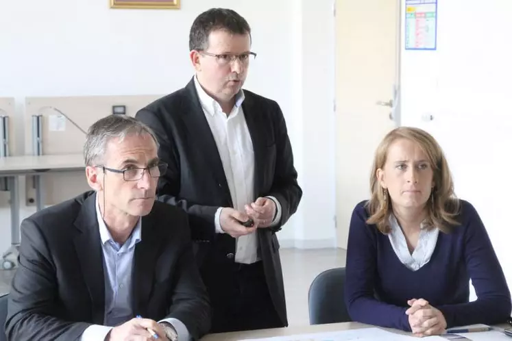 Thierry Roquefeuil, président du Cniel, Jean-Vincent Gauzentes, directeur du Lial MC, et Caroline Le Poultier, directrice du Cniel.