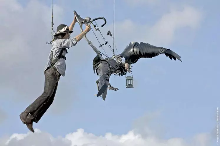 Encore une fresque géante orchestrée par les Nantais du Royal de Luxe : “Rue de la chute” (1 h 15) interprétée du 21 au 24 août.