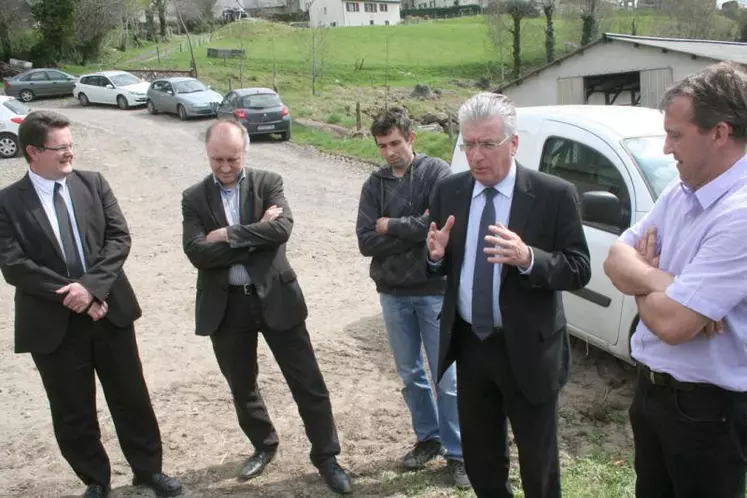 Jean-François Verdier a accueilli sur son exploitation le patron de SVA.