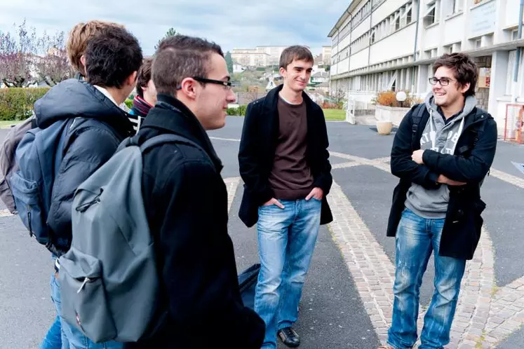 Israéliens, Marocains, Chinois... : le multilinguisme est une réalité sur le campus aurillacois.