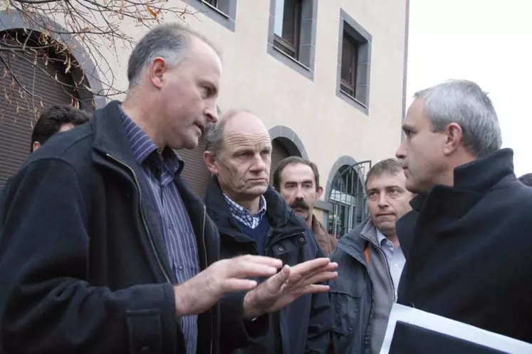 À gauche, Patrick Escure lors d’une récente manifestation à Saint-Flour (lors du congrès de l’Anem).