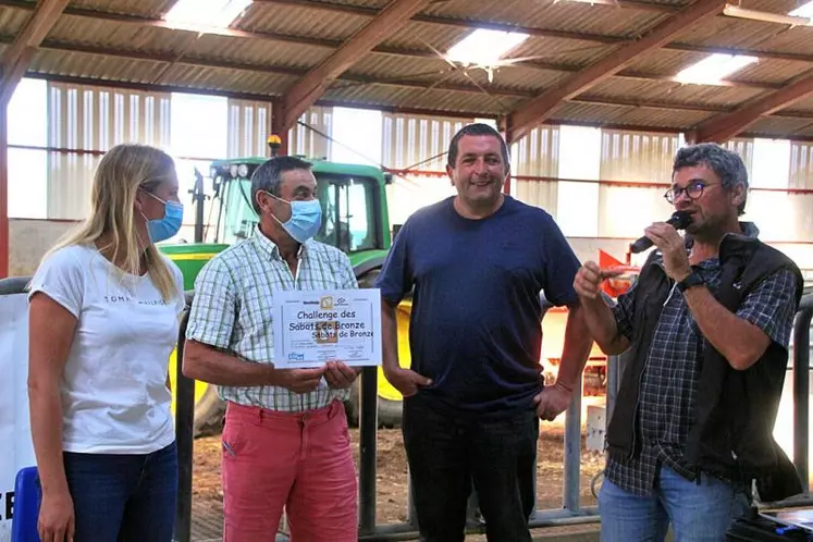 La remise des prix s’est tenue à Montsalvy, où se déroulait l’assemblée générale de Conseil bovin viande.