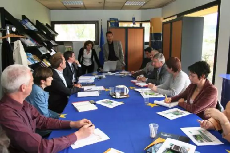 Une première rencontre a eu lieu entre les responsables des centres d’appel déjà en activité dans le Cantal.