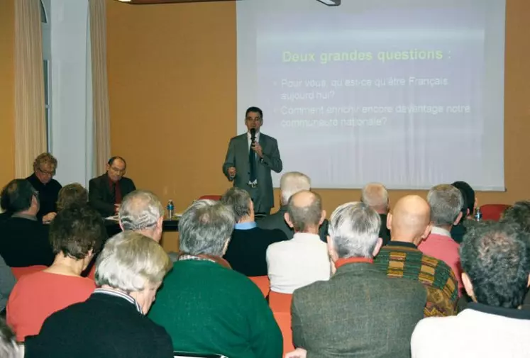 Beaucoup d'élus communaux et départementaux ont participé au débat.