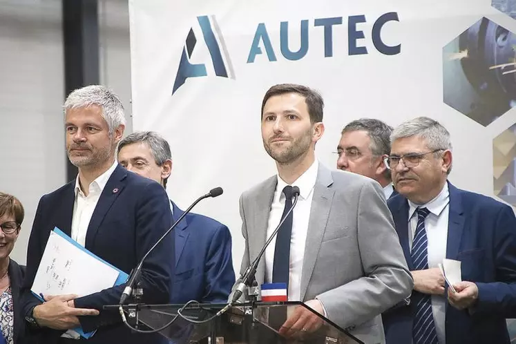 Aurélien Lafon, très fier de pouvoir présenter Autec aux autorités lors de l'inauguration officielle.